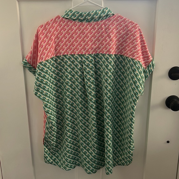 Pink and green blouse - Picture 3 of 3